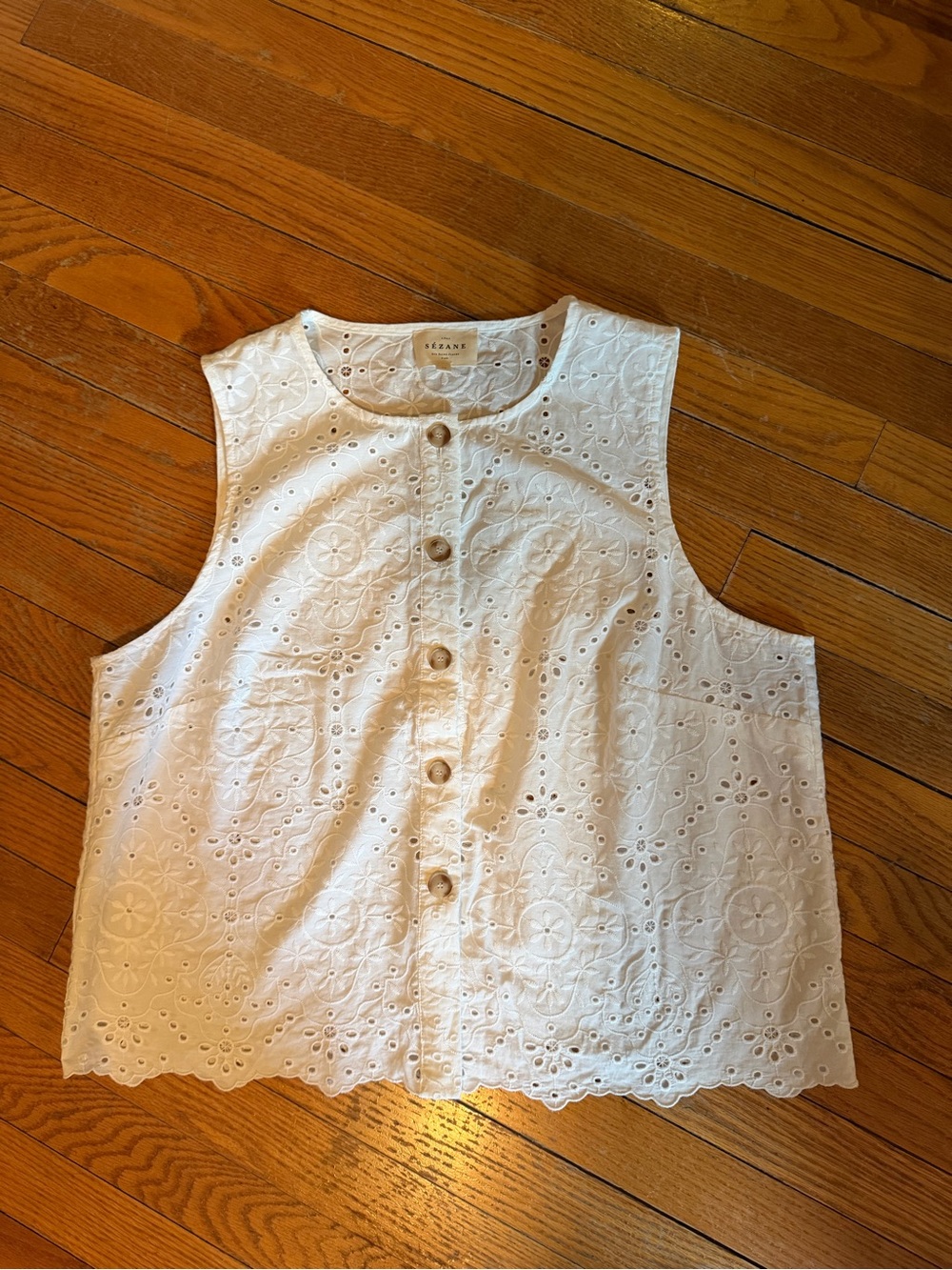 Sezane Roni women’s White Eyelet Button-Front Sleeveless Top - Picture 4 of 4